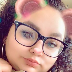 Meet your Posher, Eva